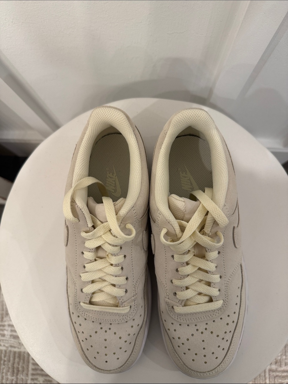 Nike Women’s Beige Low-Top Sneakers - Picture 4 of 6